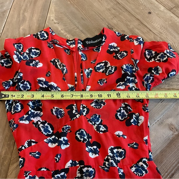 Réalisation Par The Ozzie Pansy Mini Dress Red Floral V Neck XS Silk (FLAW) - Picture 8 of 9